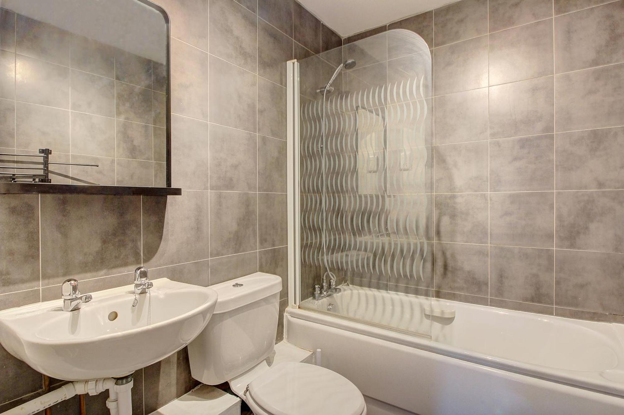 2 Minutes From Mk Central By Car- 2 Bed Apartment - 2 Free Parking Spaces- Hosted By Stayinmk Milton Keynes Exteriör bild